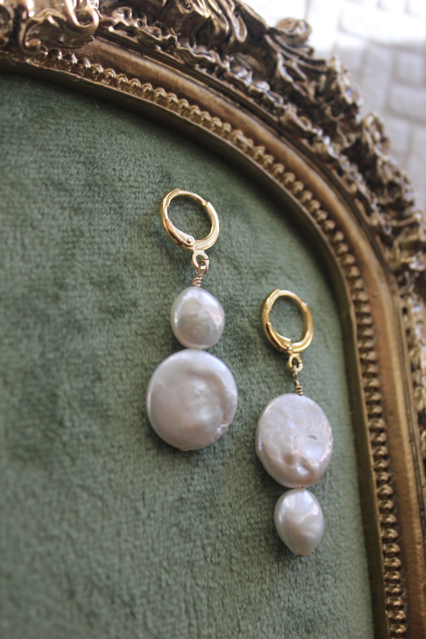 Ascending & Descending Coin Pearl Huggies