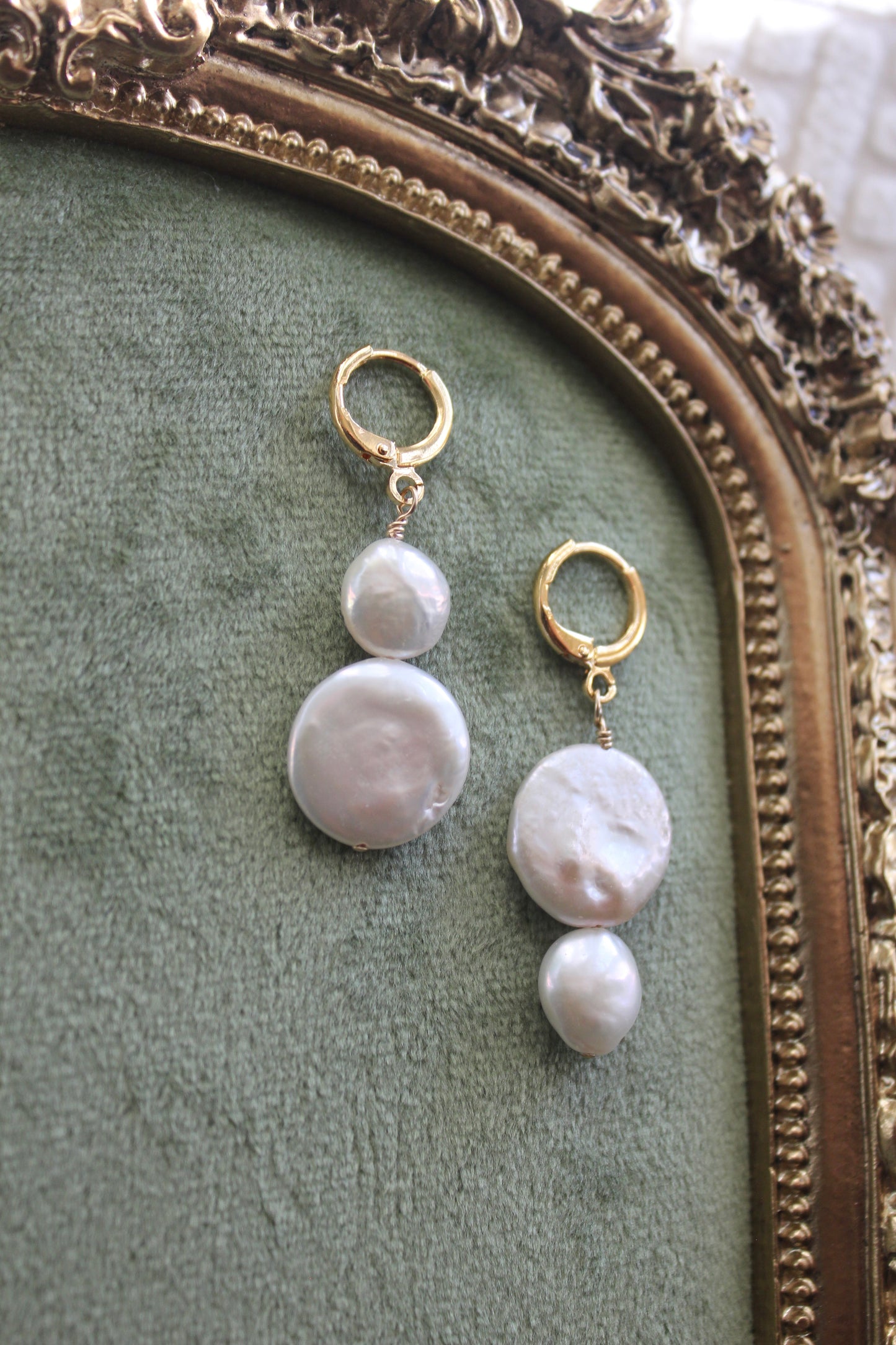 Ascending & Descending Coin Pearl Huggies