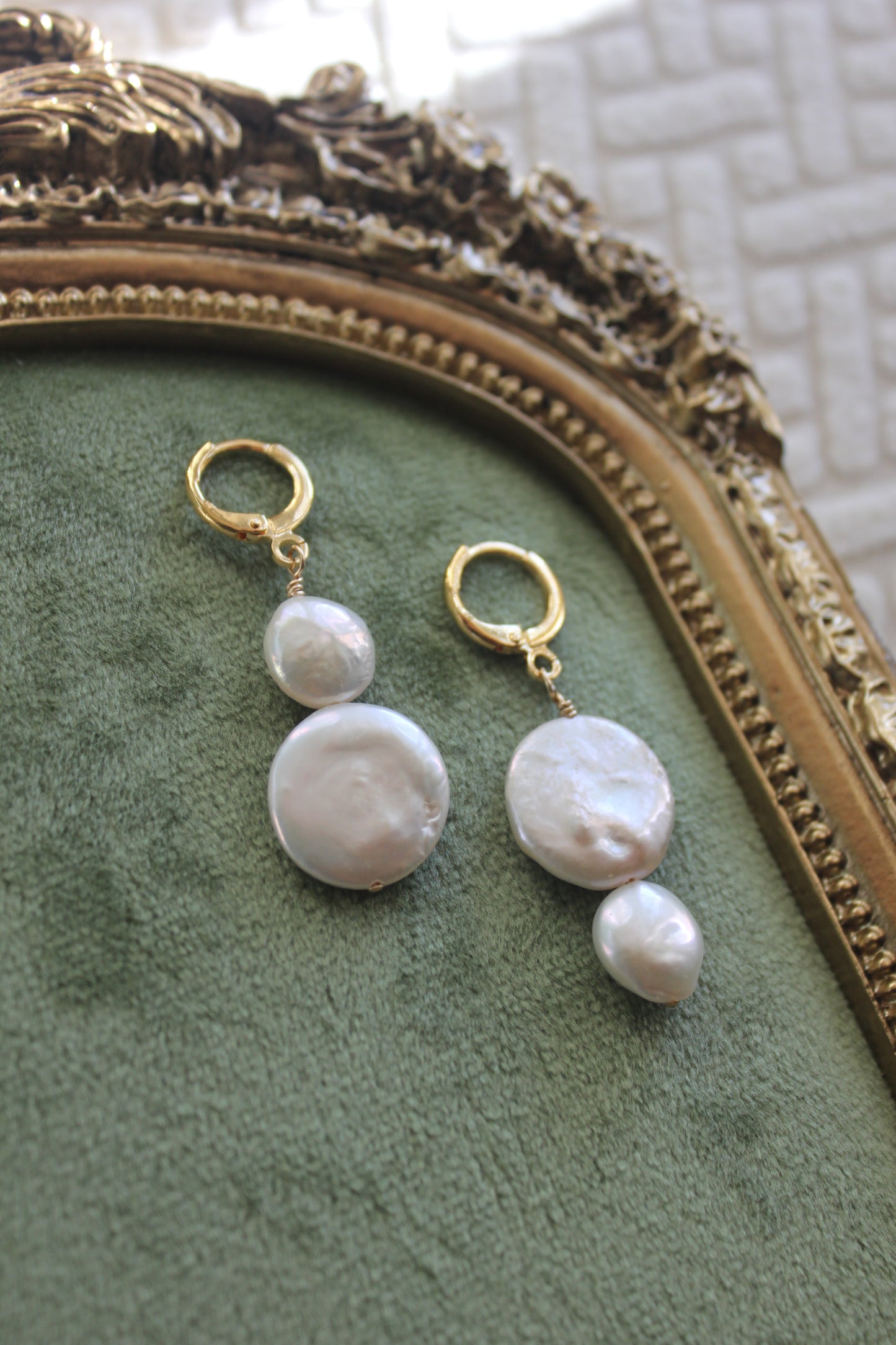 Ascending & Descending Coin Pearl Huggies