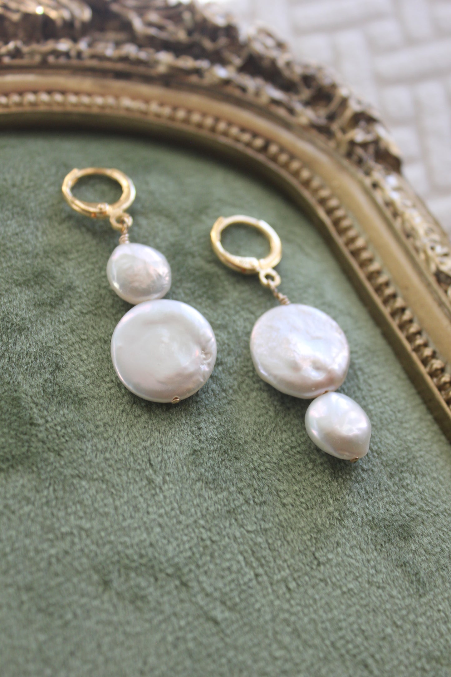Ascending & Descending Coin Pearl Huggies