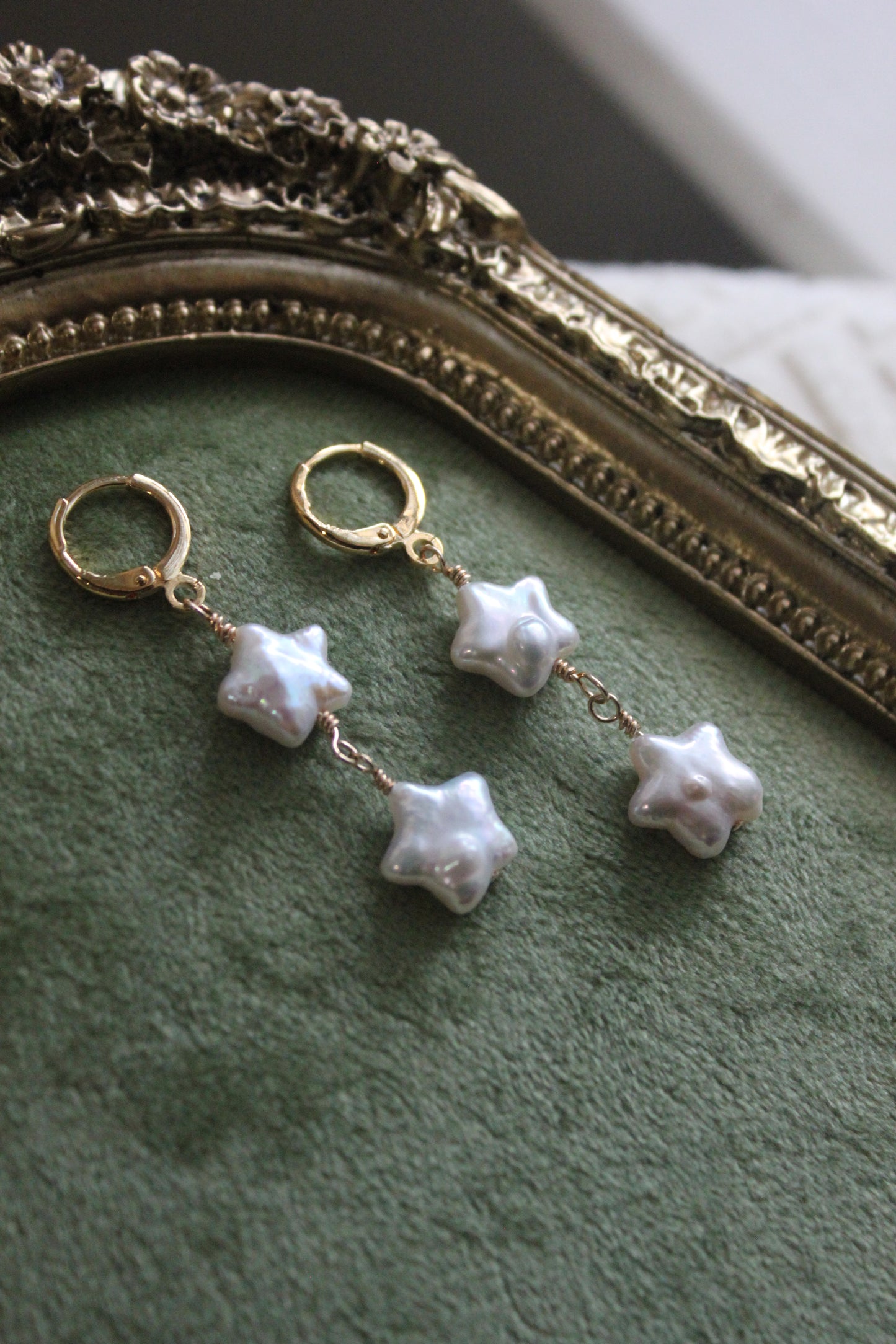 Double Star Pearl Huggies