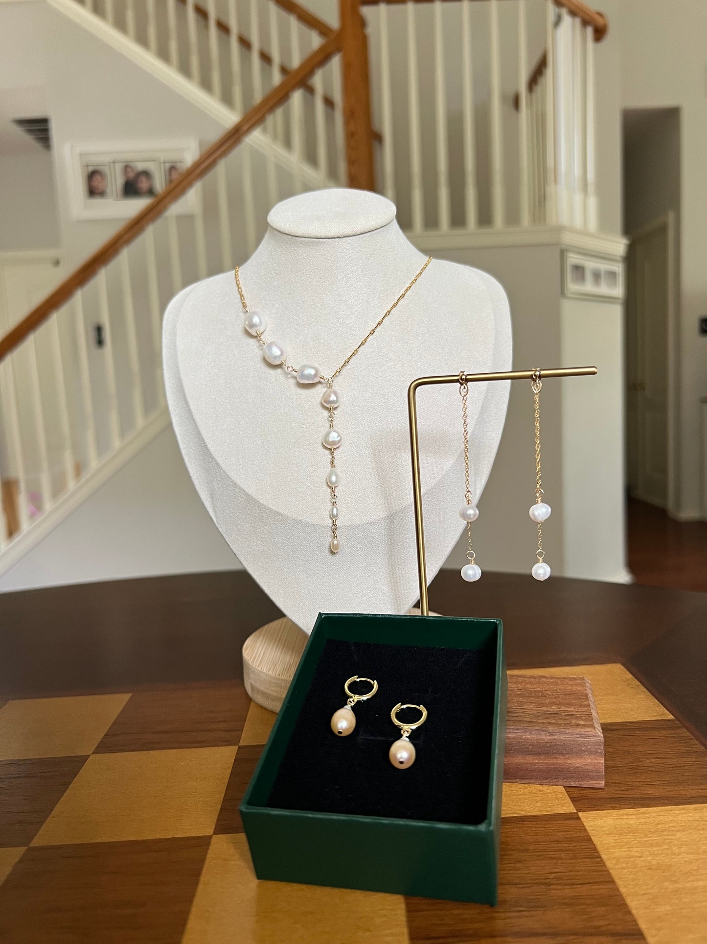 Pearly White Necklace