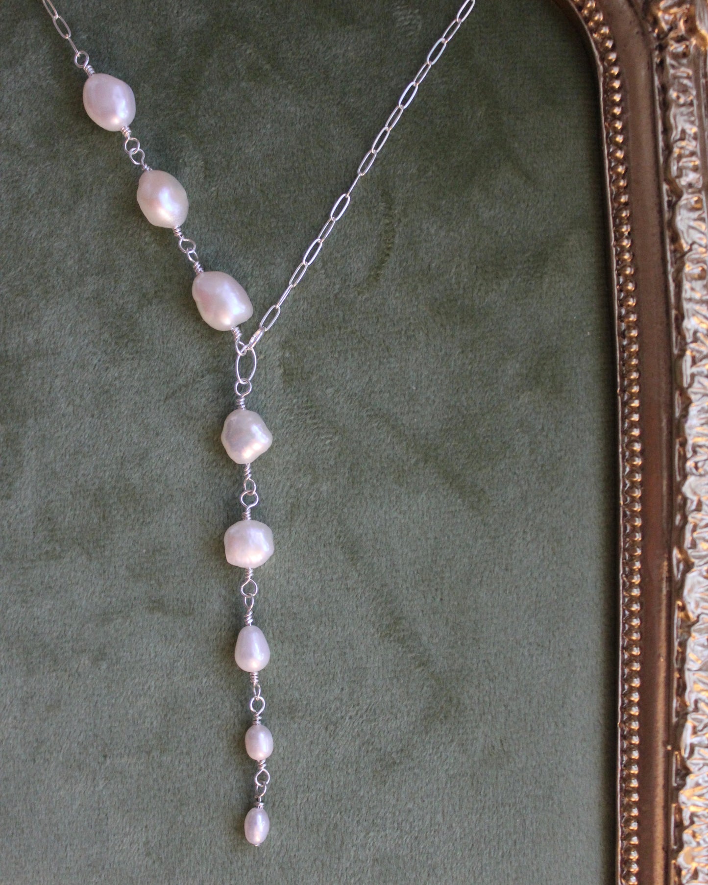 Pearly White Necklace